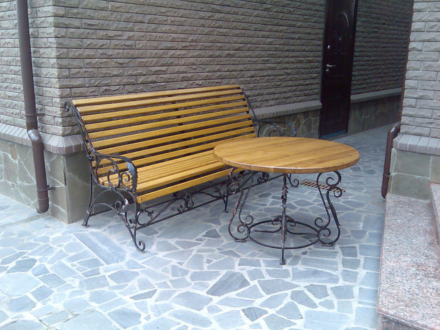 Комплект садовой мебели кованый 4-2002 - 1119 бел.руб. (стол + скамейка).