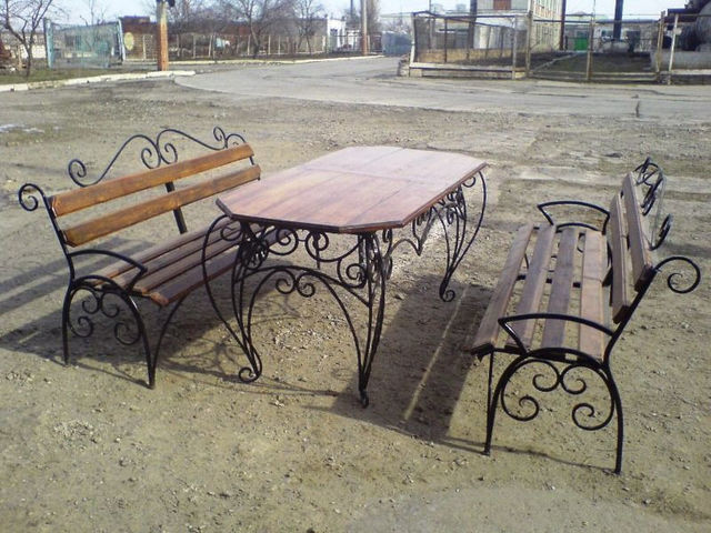 Комплект садовой мебели кованый 4-2009 - 1331 бел.руб. (стол + 2 скамейки)
