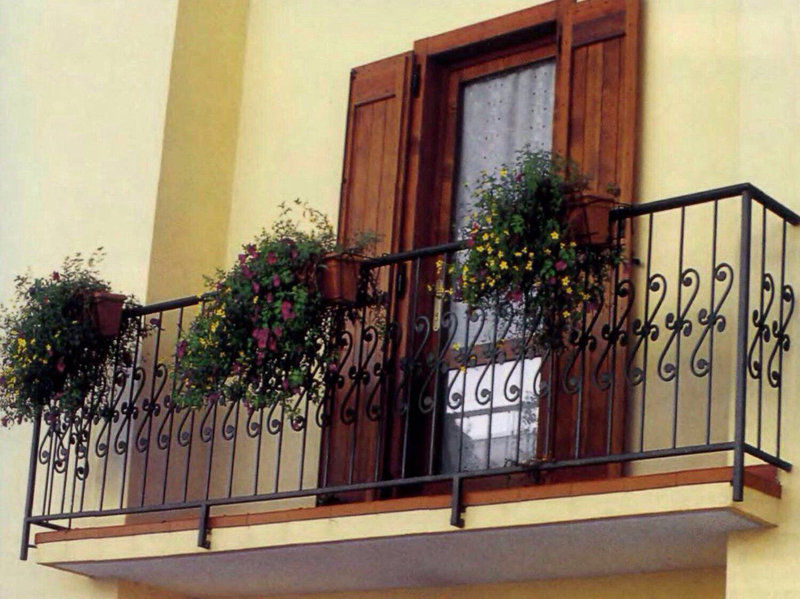 Кованые балконные перила 1-03003 - 255 руб. за м.кв.