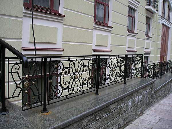 Кованые лестничные перила 1-04070 - 332 руб. за м.кв.